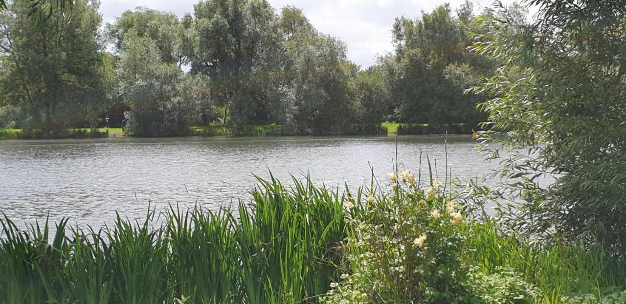 Lakeside Cotswold Holiday Home Cirencester Luaran gambar