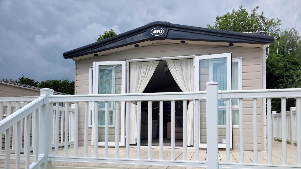 Lakeside Cotswold Holiday Home Cirencester Luaran gambar