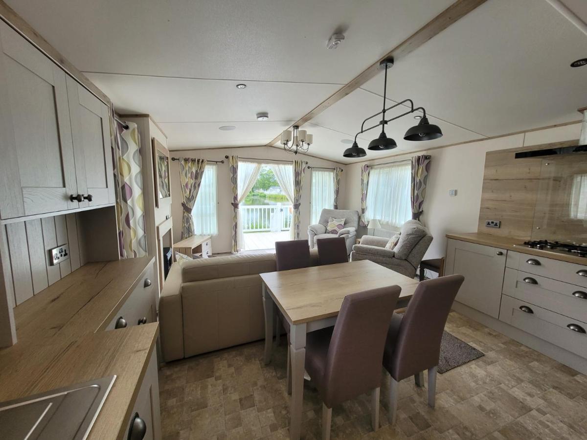 Lakeside Cotswold Holiday Home Cirencester Luaran gambar