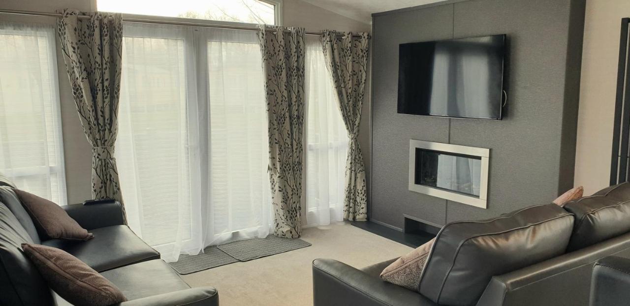 Lakeside Cotswold Holiday Home Cirencester Luaran gambar