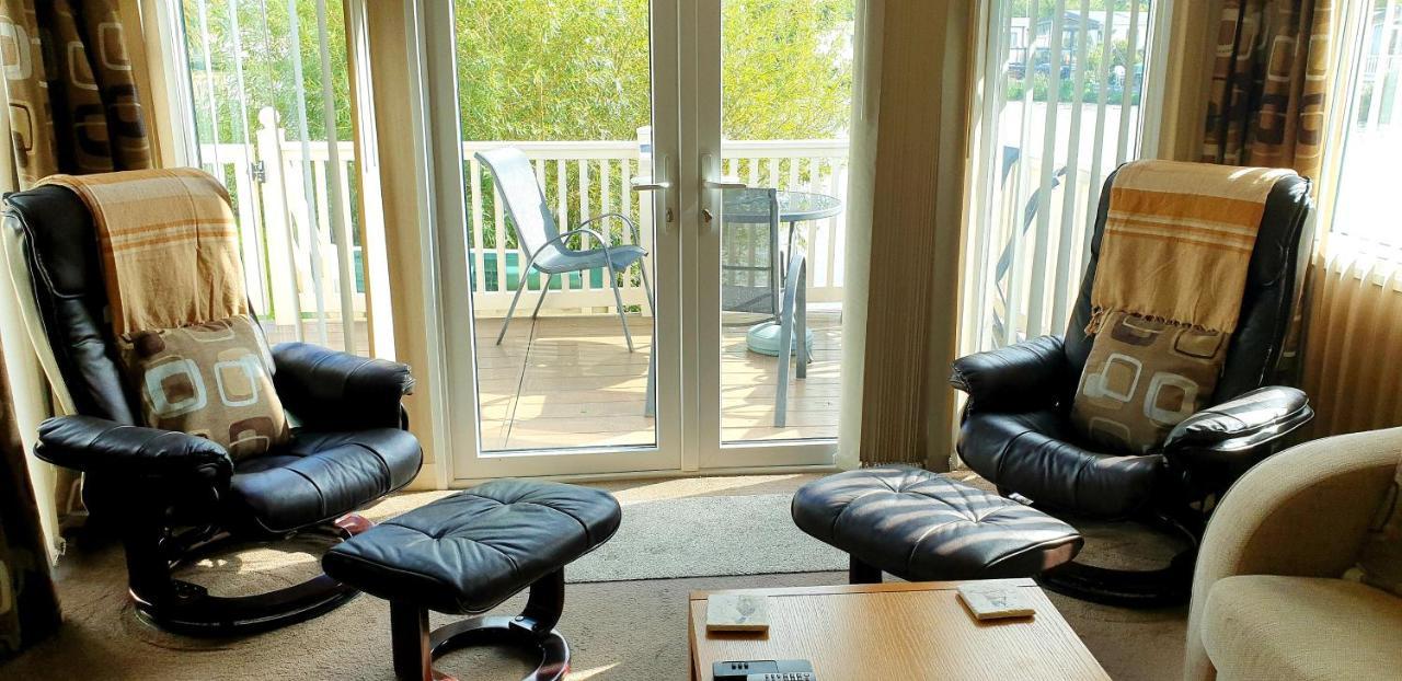 Lakeside Cotswold Holiday Home Cirencester Luaran gambar
