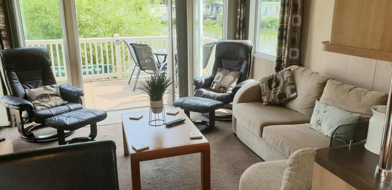 Lakeside Cotswold Holiday Home Cirencester Luaran gambar