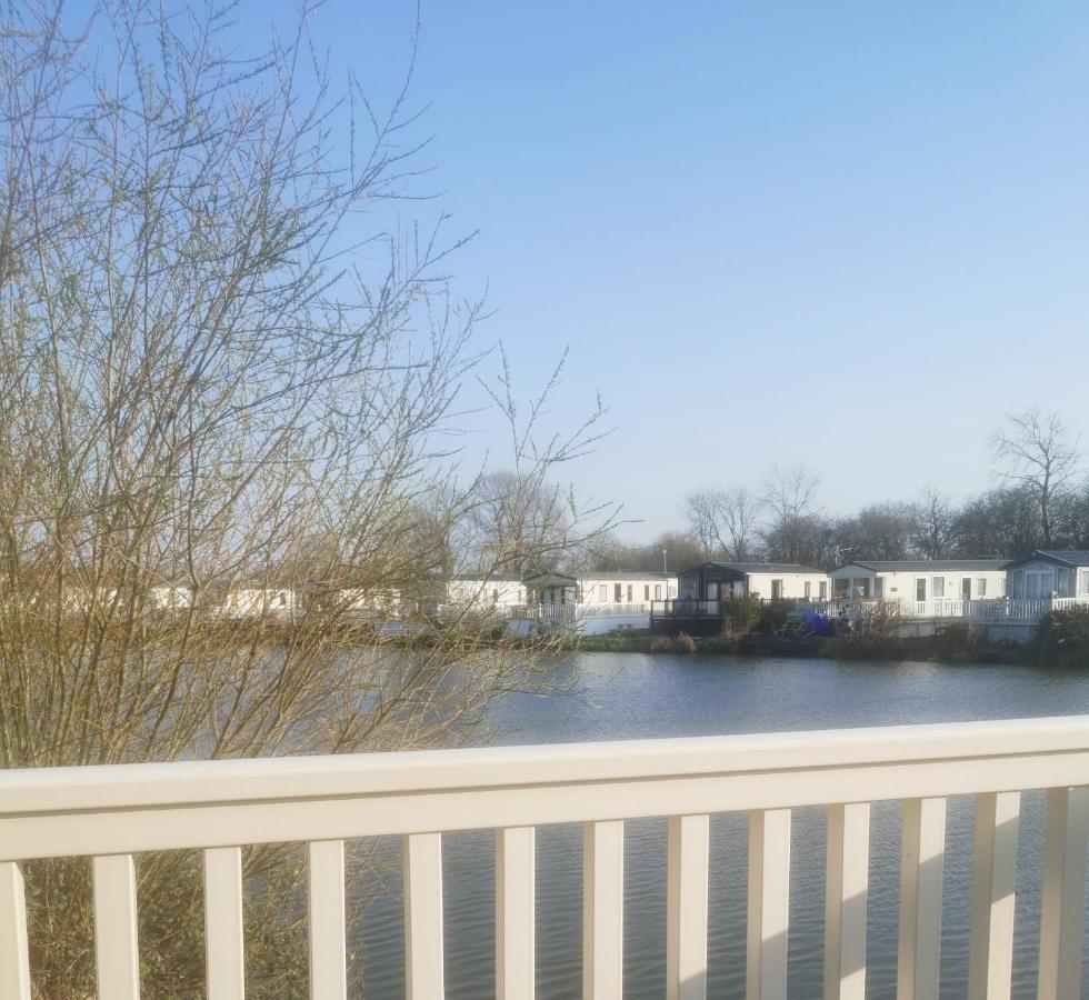Lakeside Cotswold Holiday Home Cirencester Luaran gambar