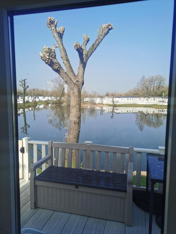 Lakeside Cotswold Holiday Home Cirencester Luaran gambar