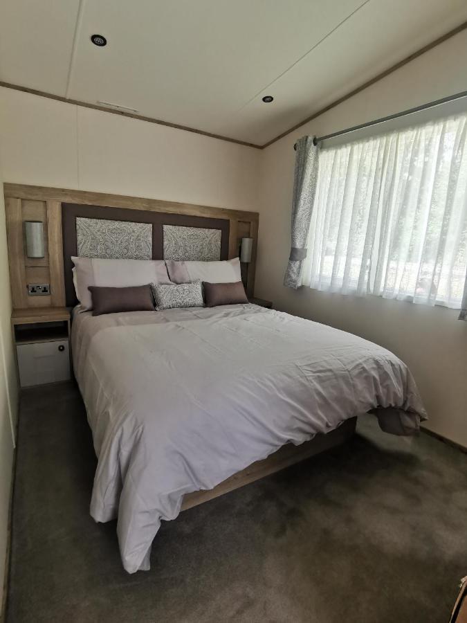 Lakeside Cotswold Holiday Home Cirencester Luaran gambar