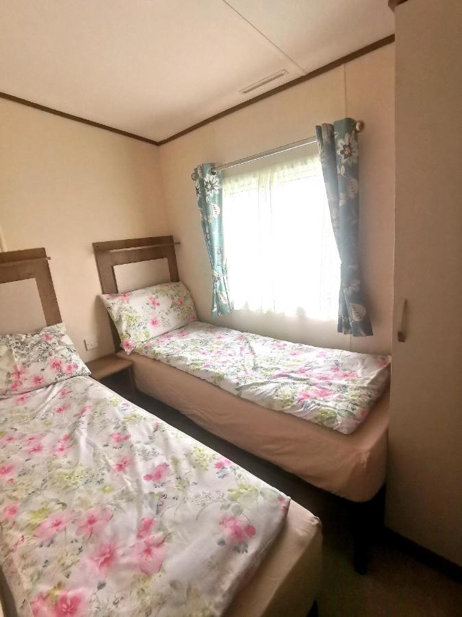 Lakeside Cotswold Holiday Home Cirencester Luaran gambar