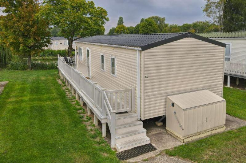 Lakeside Cotswold Holiday Home Cirencester Luaran gambar