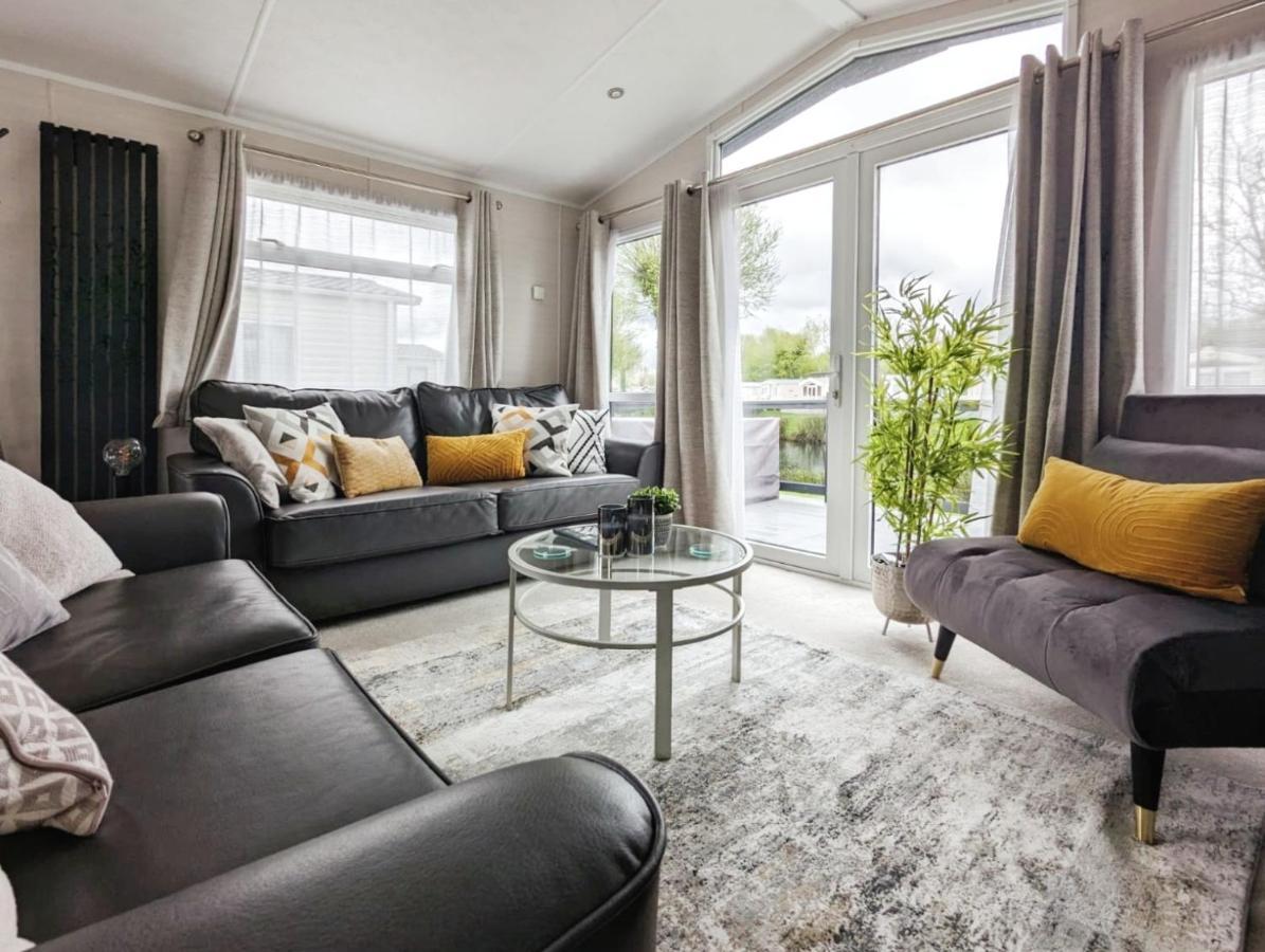 Lakeside Cotswold Holiday Home Cirencester Luaran gambar