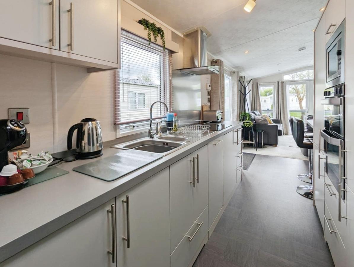 Lakeside Cotswold Holiday Home Cirencester Luaran gambar