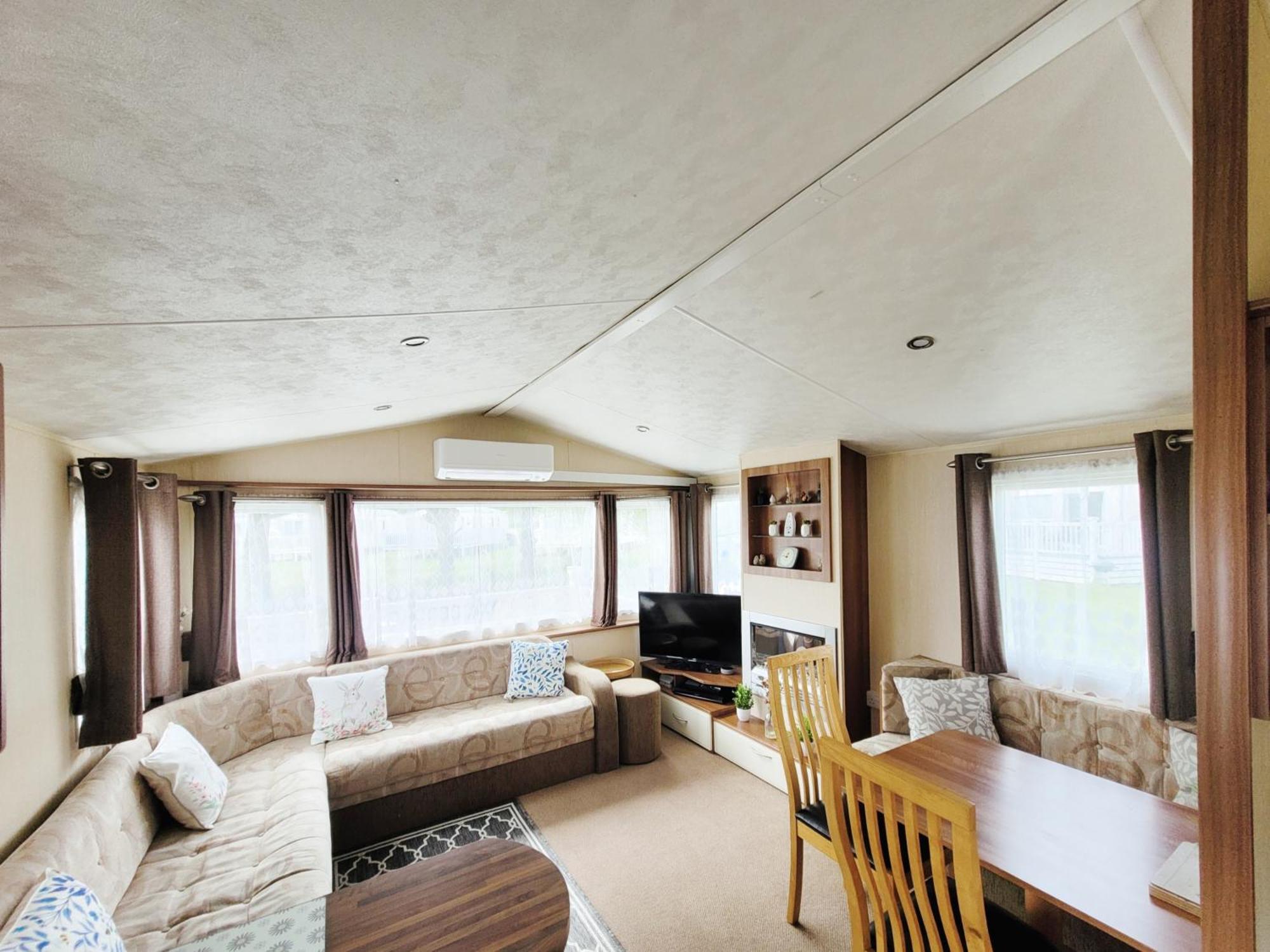 Lakeside Cotswold Holiday Home Cirencester Luaran gambar