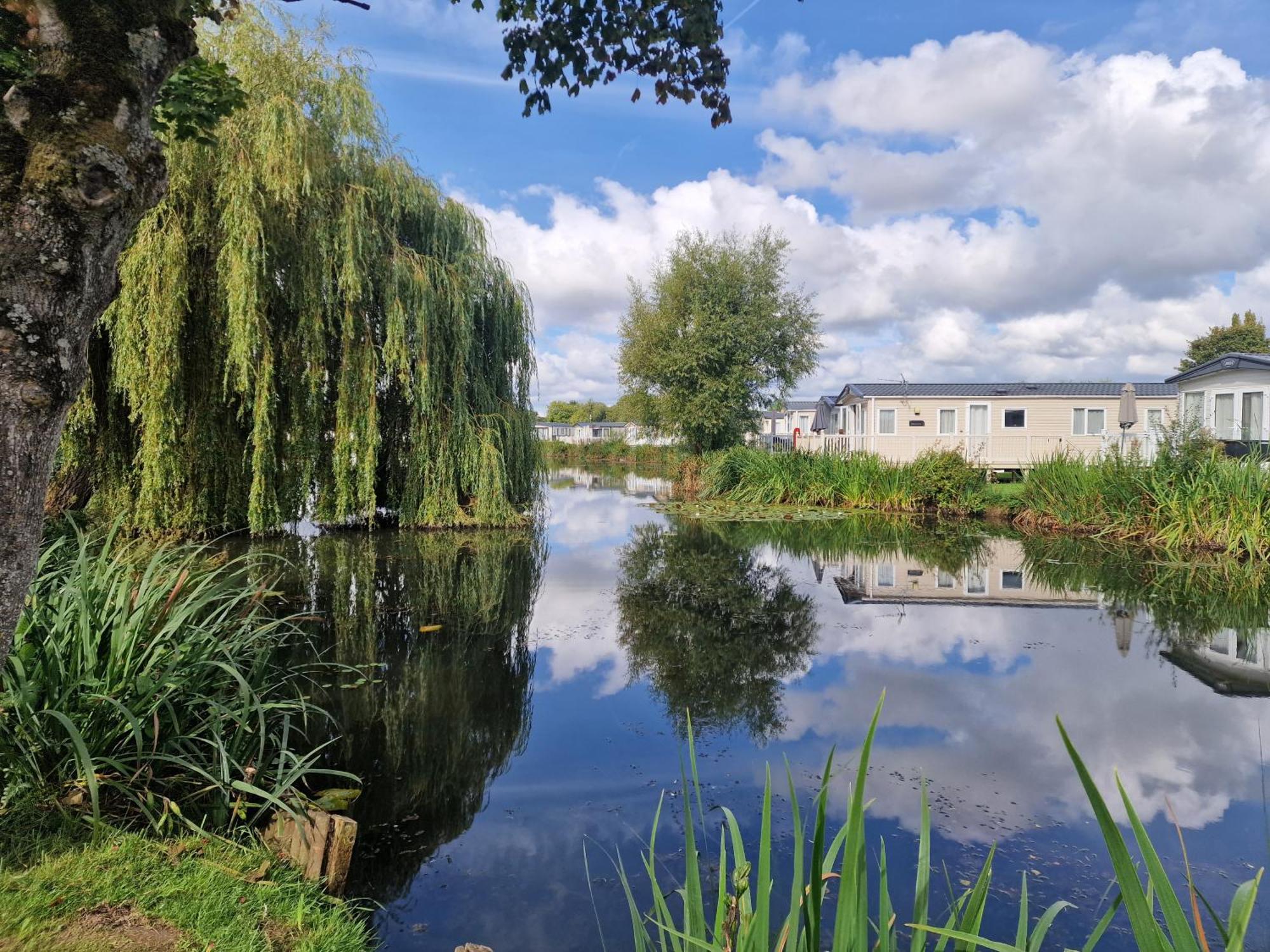 Lakeside Cotswold Holiday Home Cirencester Luaran gambar