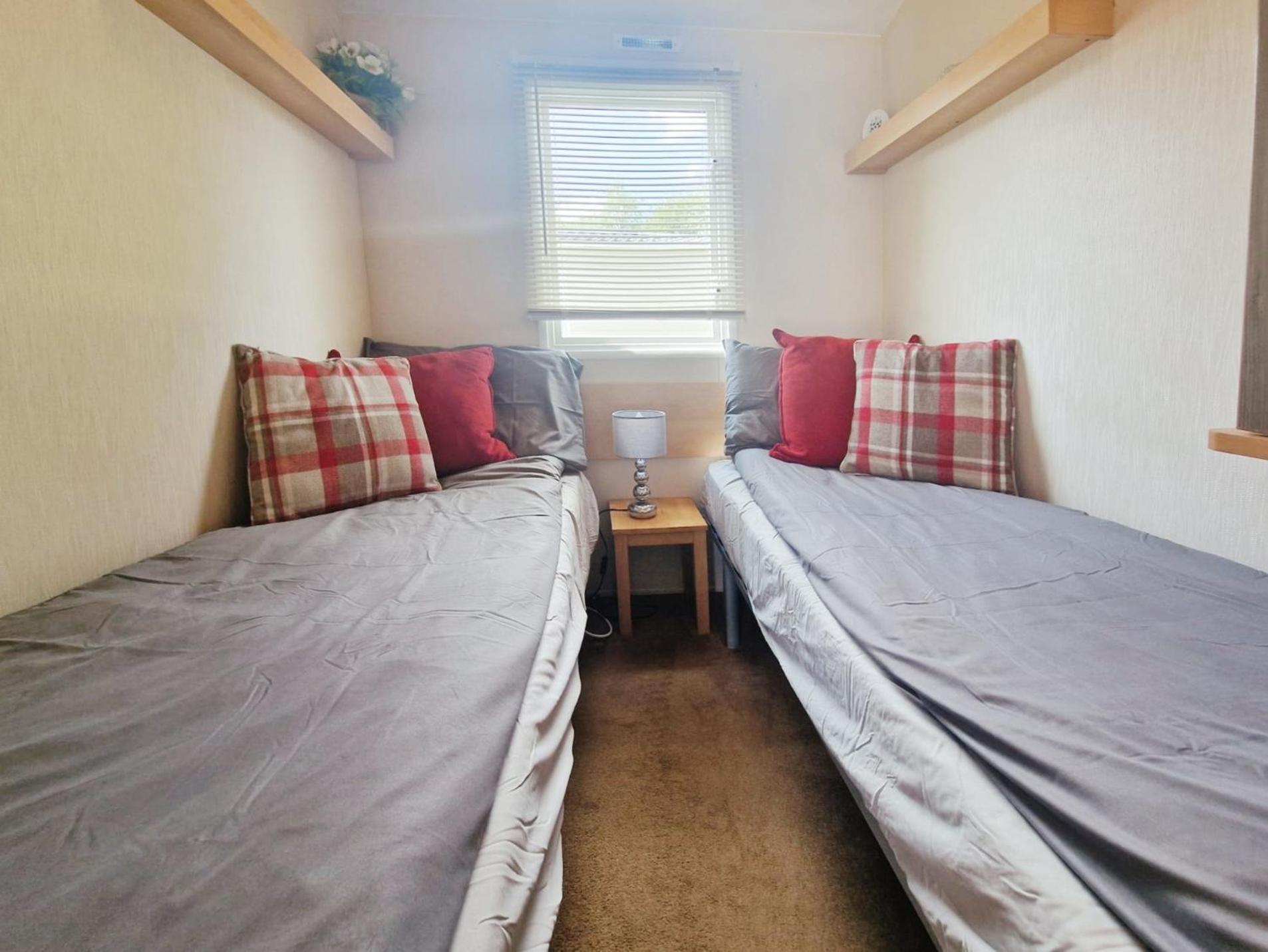 Lakeside Cotswold Holiday Home Cirencester Luaran gambar