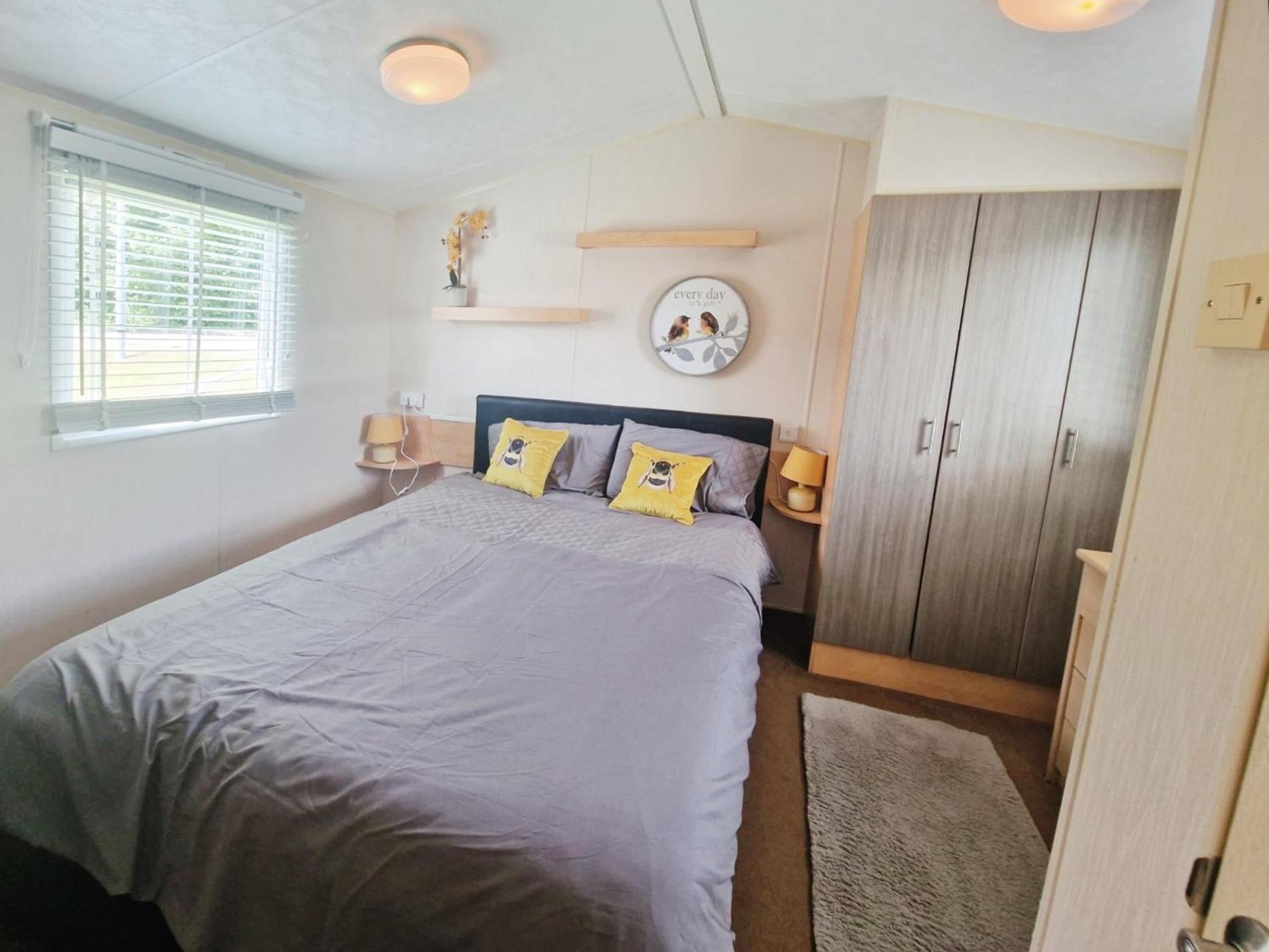 Lakeside Cotswold Holiday Home Cirencester Luaran gambar