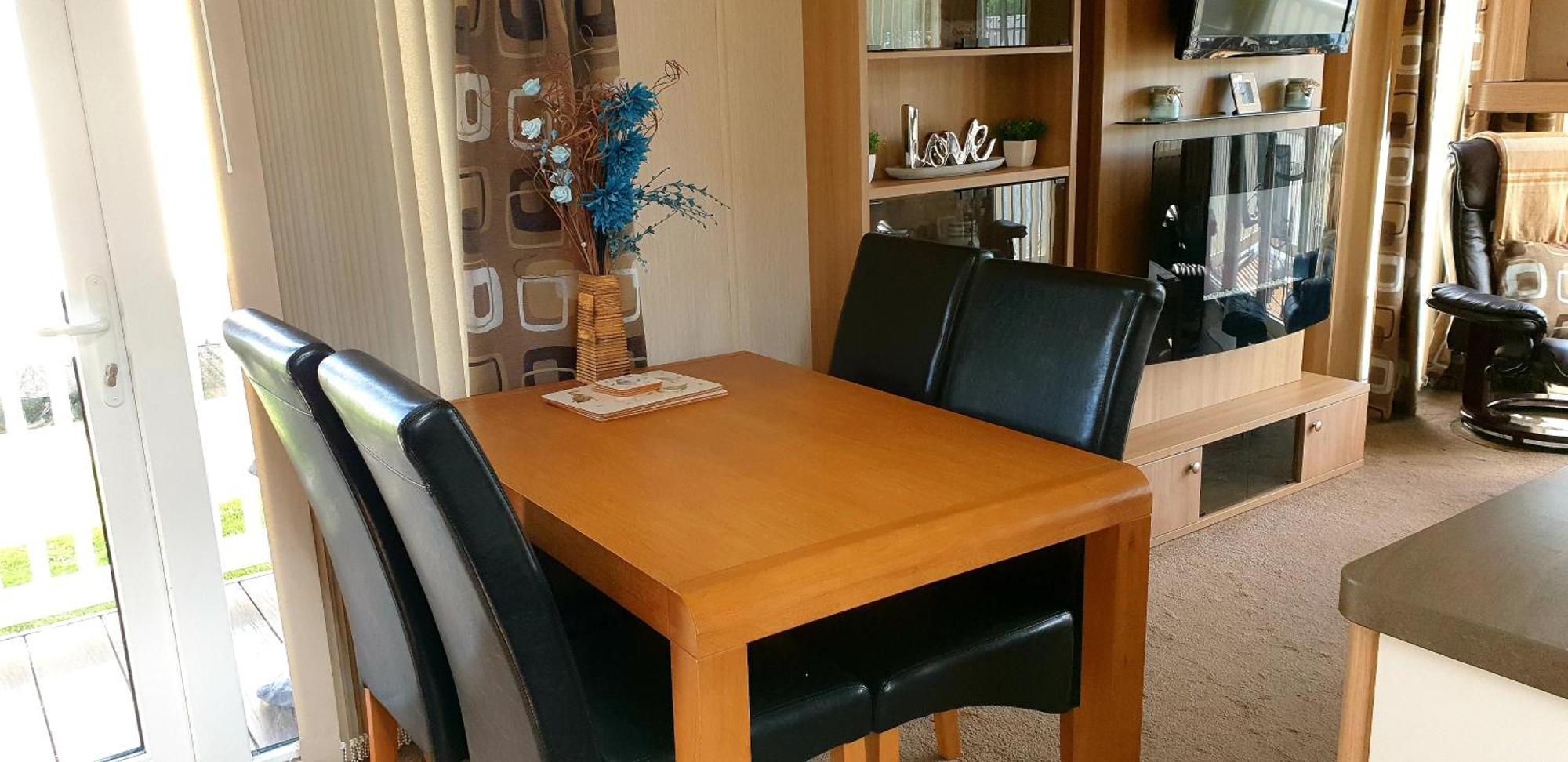 Lakeside Cotswold Holiday Home Cirencester Bilik gambar